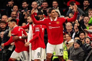 Varane comemora gol pelo Manchester United (Reprodução/X/Manchester United)