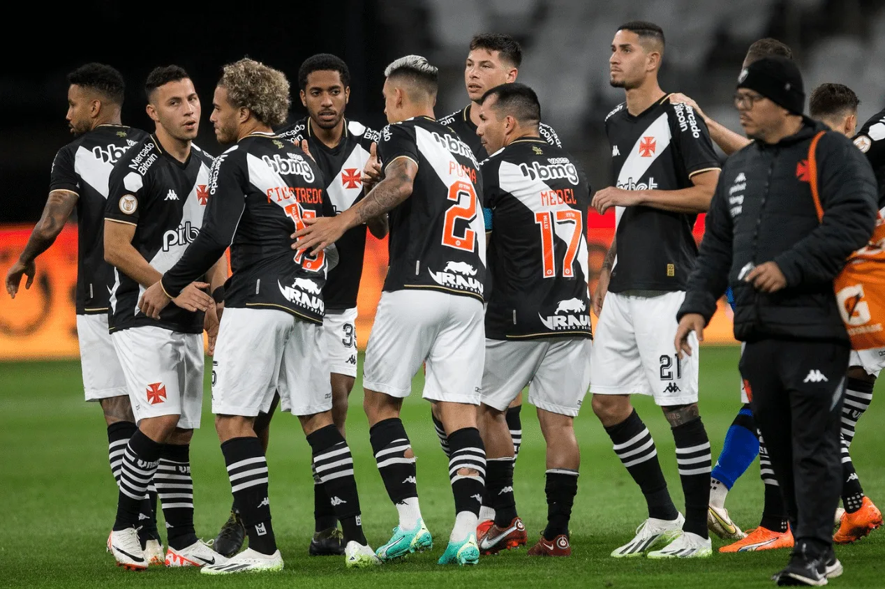 Vasco tem desfalques de peso em “final” contra o Grêmio; veja