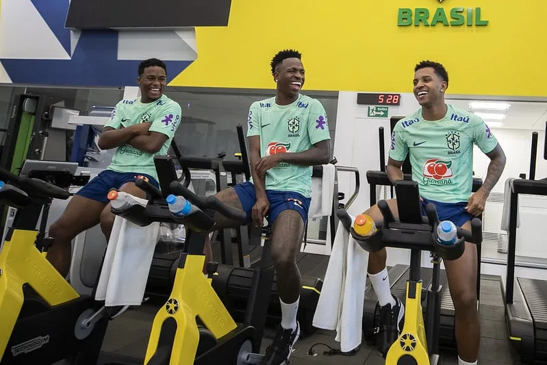 Endrick, Vinícius Júnior e Rodrygo: em breve, companheiros de equipe também no Real Madrid. Foto: Joilson Marconne / CBF