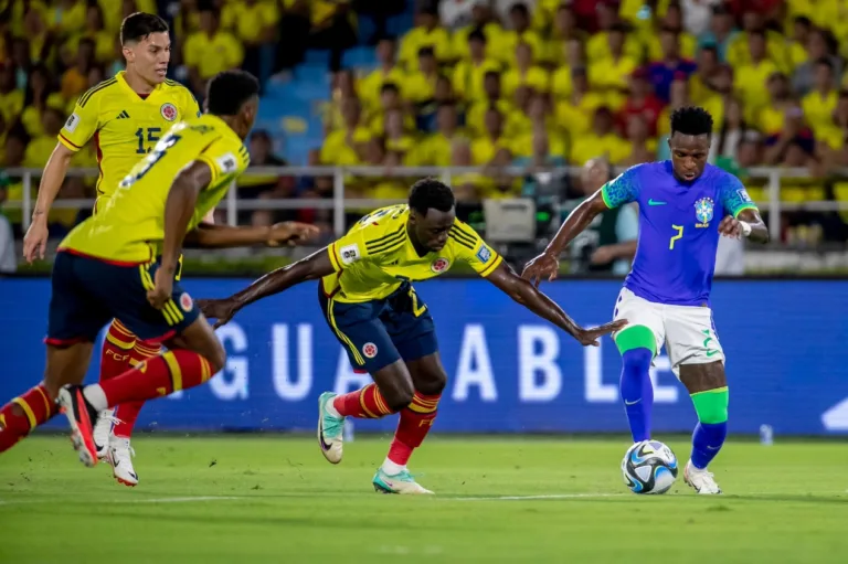 Mídia esportiva da Espanha repercute lesão de Vinícius Júnior