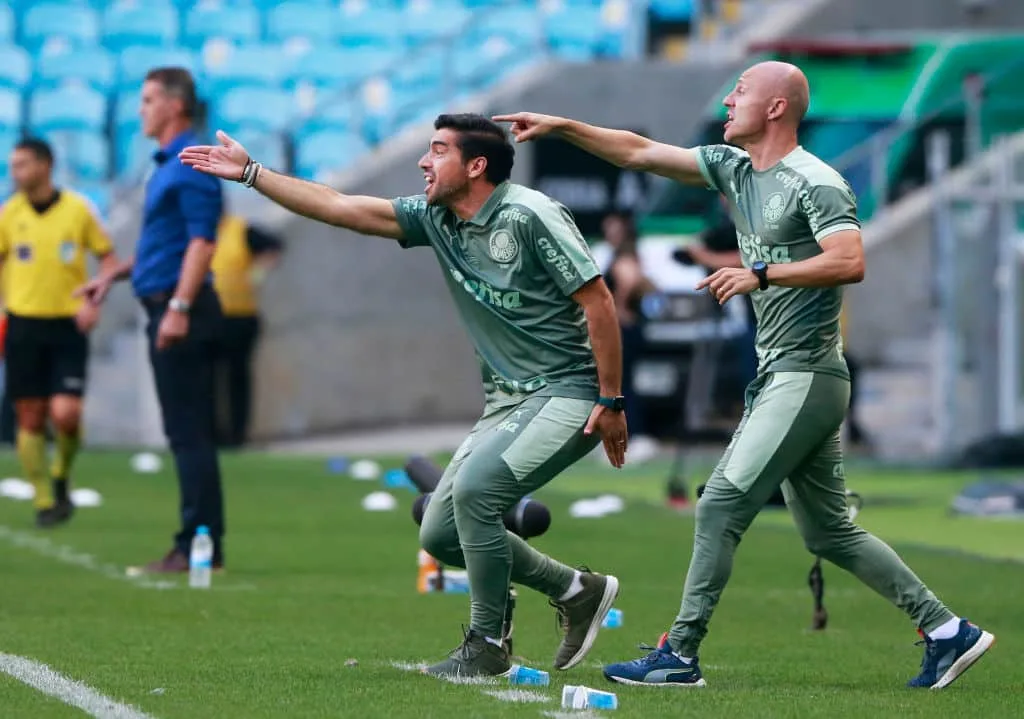 Auxiliar de Abel Ferreira desconversa sobre saída do treinador do Palmeiras