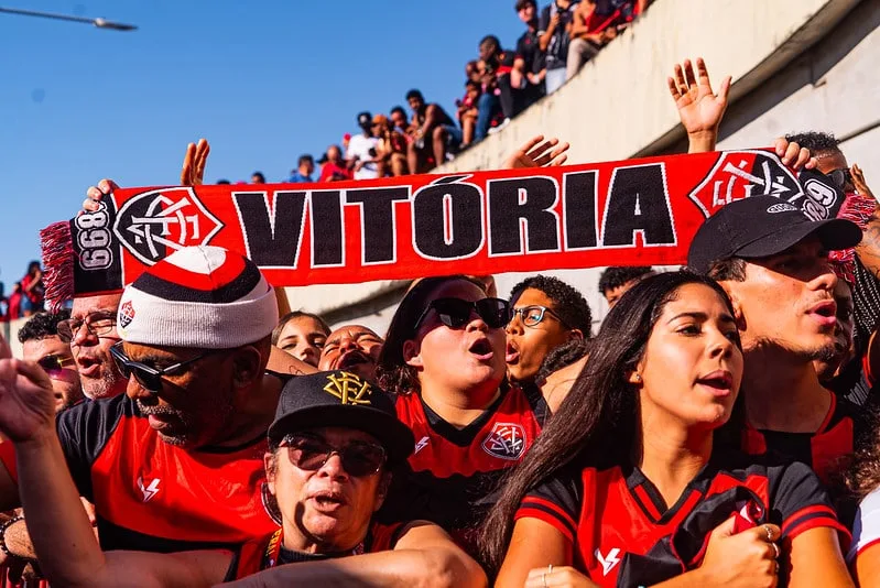 Torcedores do Vitória esgotam ingressos para jogo contra o Sport