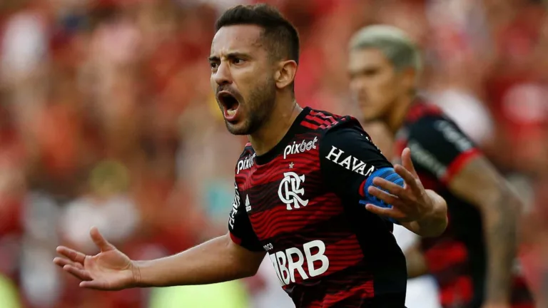 Flamengo marca reunião para definir futuro de Everton Ribeiro