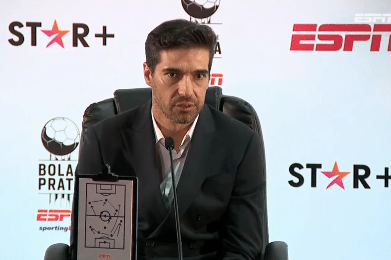 Abel Ferreira alega cansaço, mas não descarta permanência no Palmeiras