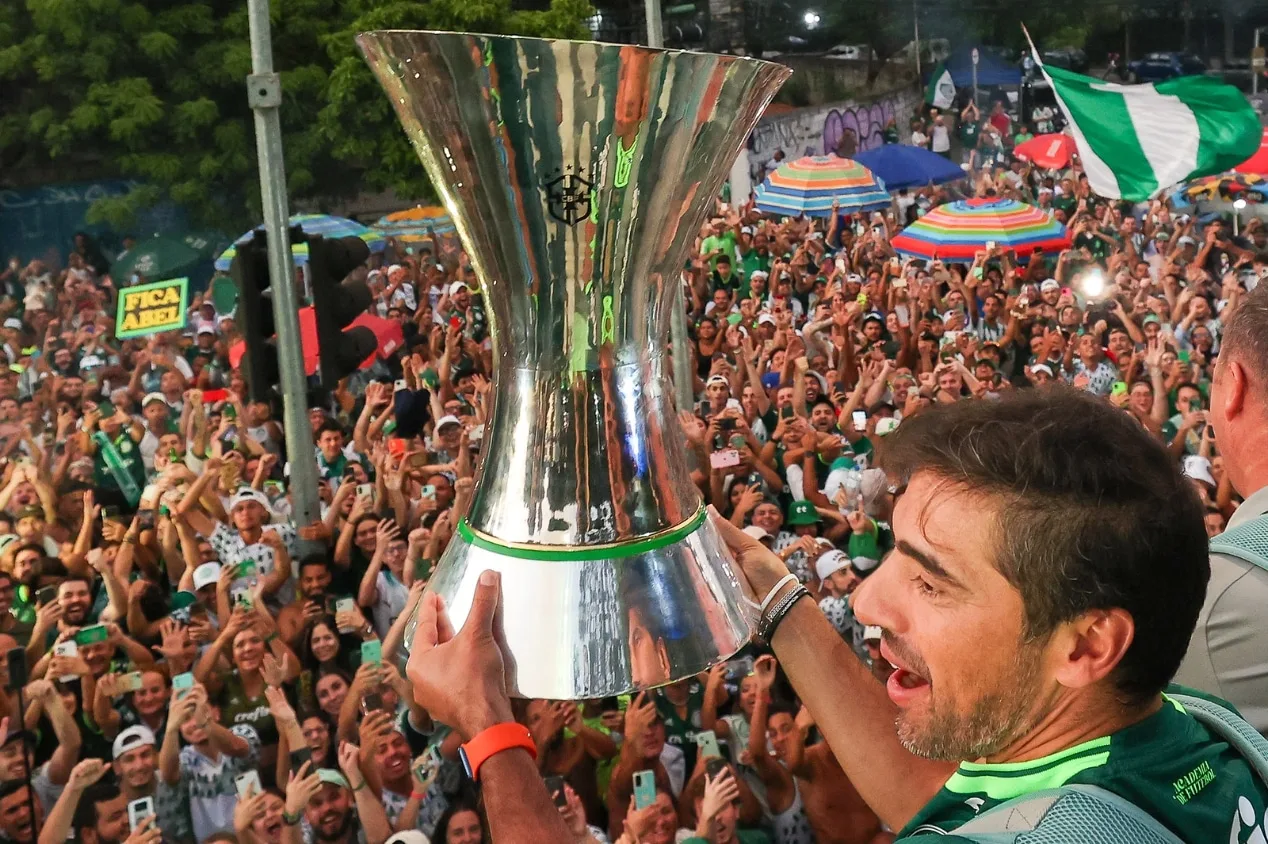 Com Palmeiras bicampeão do Brasileirão, Abel Ferreira atinge marca de cinco técnicos
