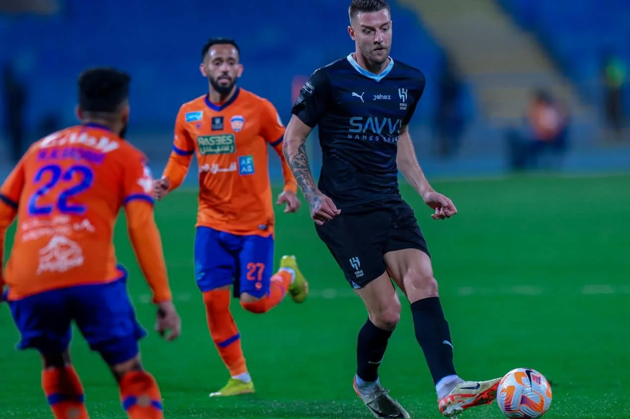 Al-Hilal domina o jogo e vence o Al Feiha nos minutos finais pelo Campeonato Saudita