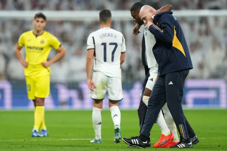 Ancelotti confirma que Alaba sofreu grave lesão em goleada do Real Madrid