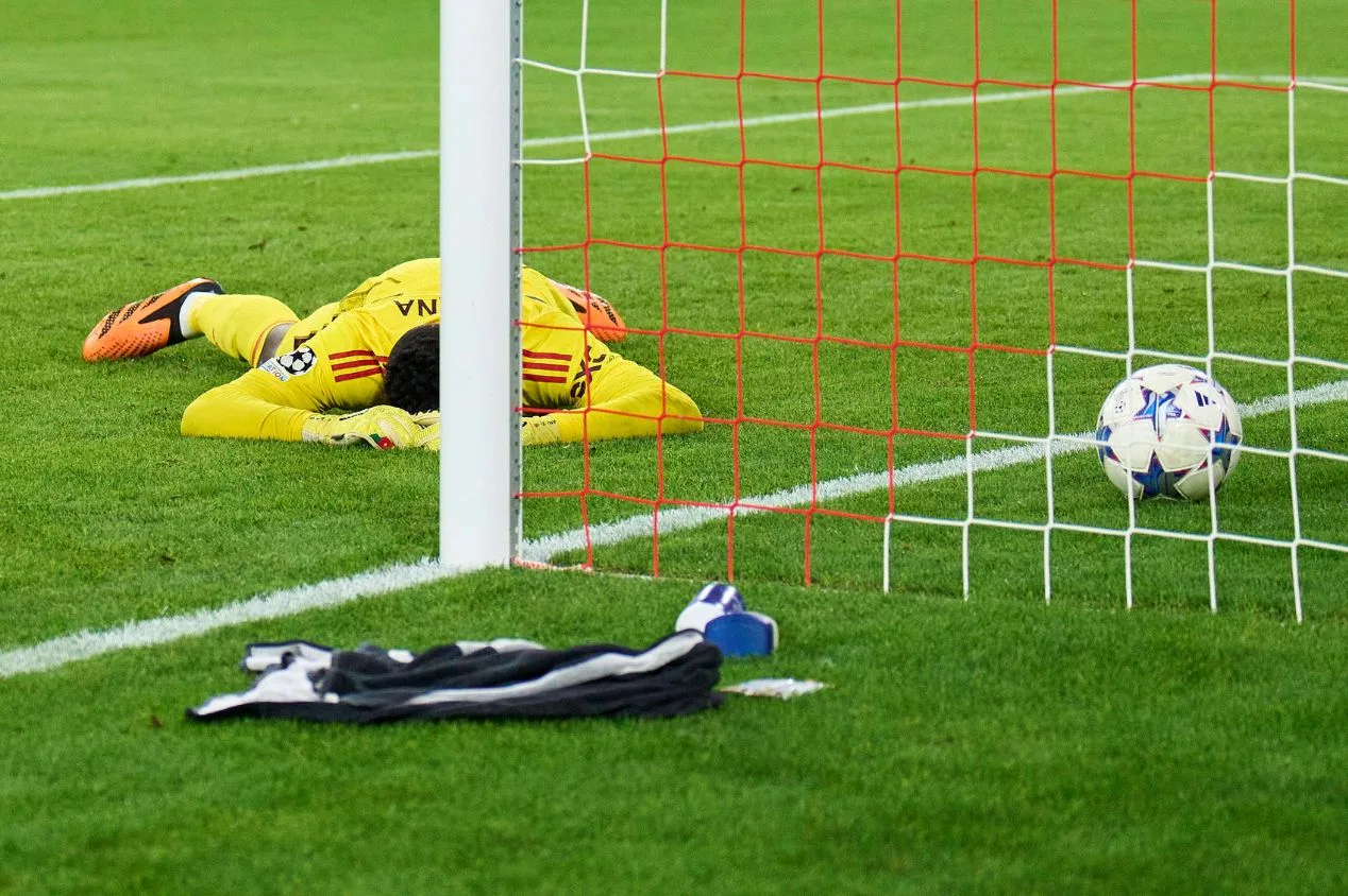 Liverpool: Alisson defende goleiro criticado do Manchester United