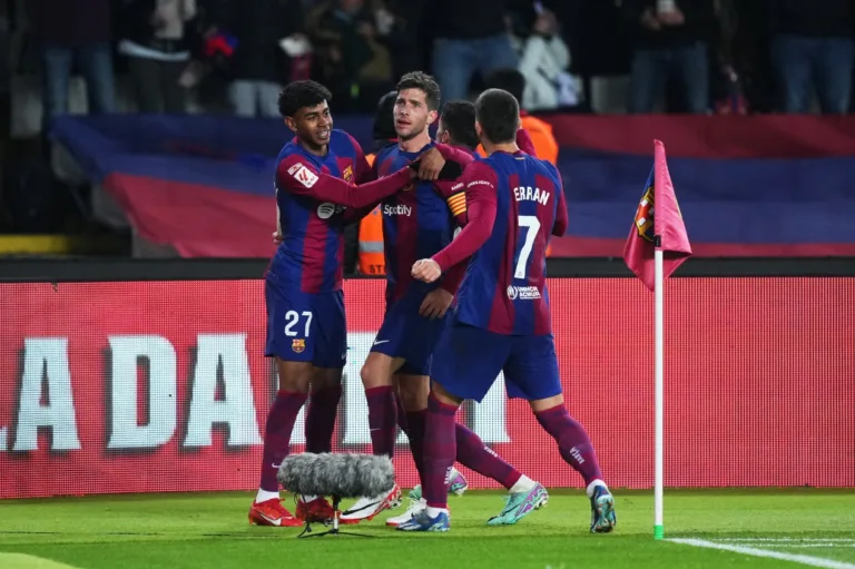 Barcelona sofre, mas vence o Almería, lanterna da LaLiga, com brilho de Sergi Roberto