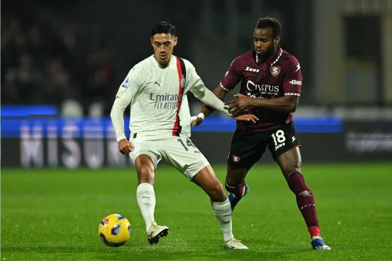 Nos acréscimos, Milan arranca empate contra o Salernitana