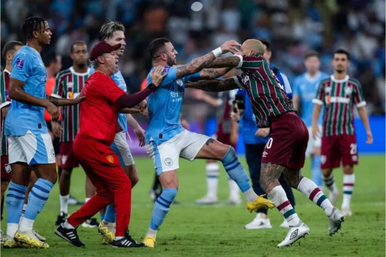 Fluminense x Manchester City: fim de jogo tem confusão entre Felipe Melo e Walker