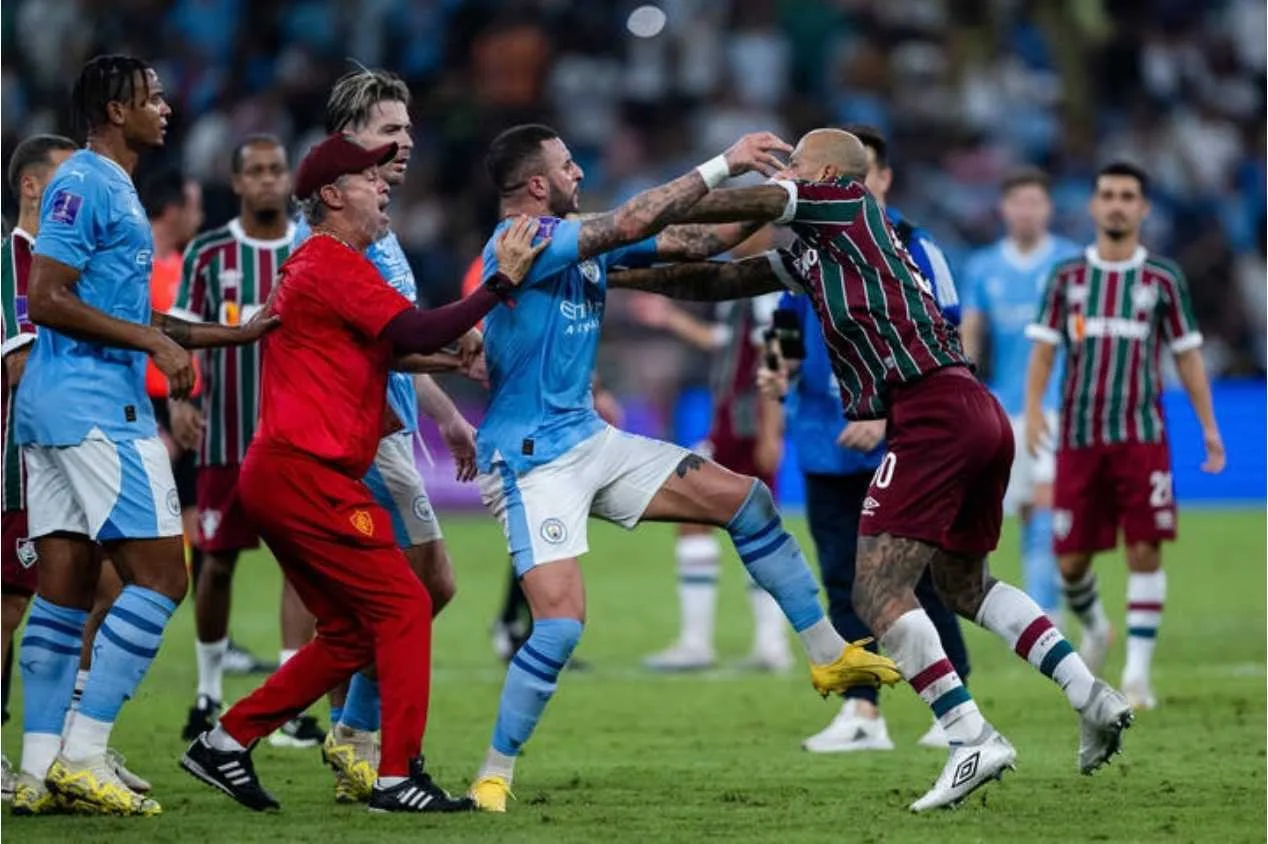 Fluminense x Manchester City: fim de jogo tem confusão entre Felipe Melo e Walker