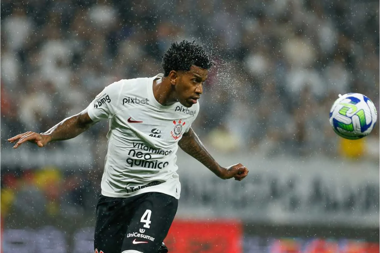 Santos oficializa a contração de Gil, ex-zagueiro do Corinthians