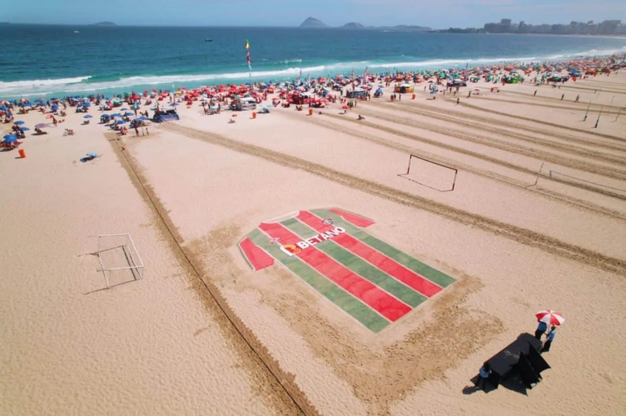 Fluminense é homenageado com camisa gigante em Copacabana em meio ao Mundial de Clubes