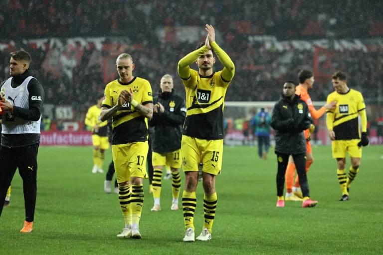 Stuttgart x Borussia Dortmund: veja provável escalação dos Auri-Negros pela Copa da Alemanha