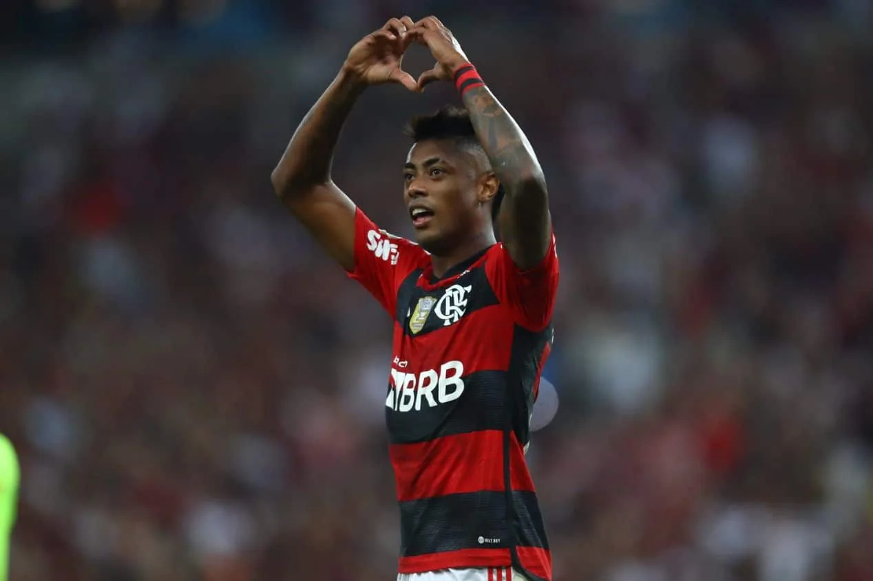 Bruno Henrique frustra interessados e renova com o Flamengo; veja tempo de contrato