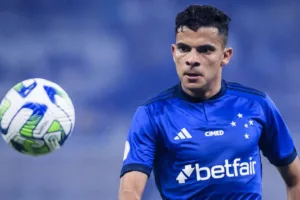 Bruno Rodrigues denuncia ataques verbais após perder pênalti em jogo do Cruzeiro