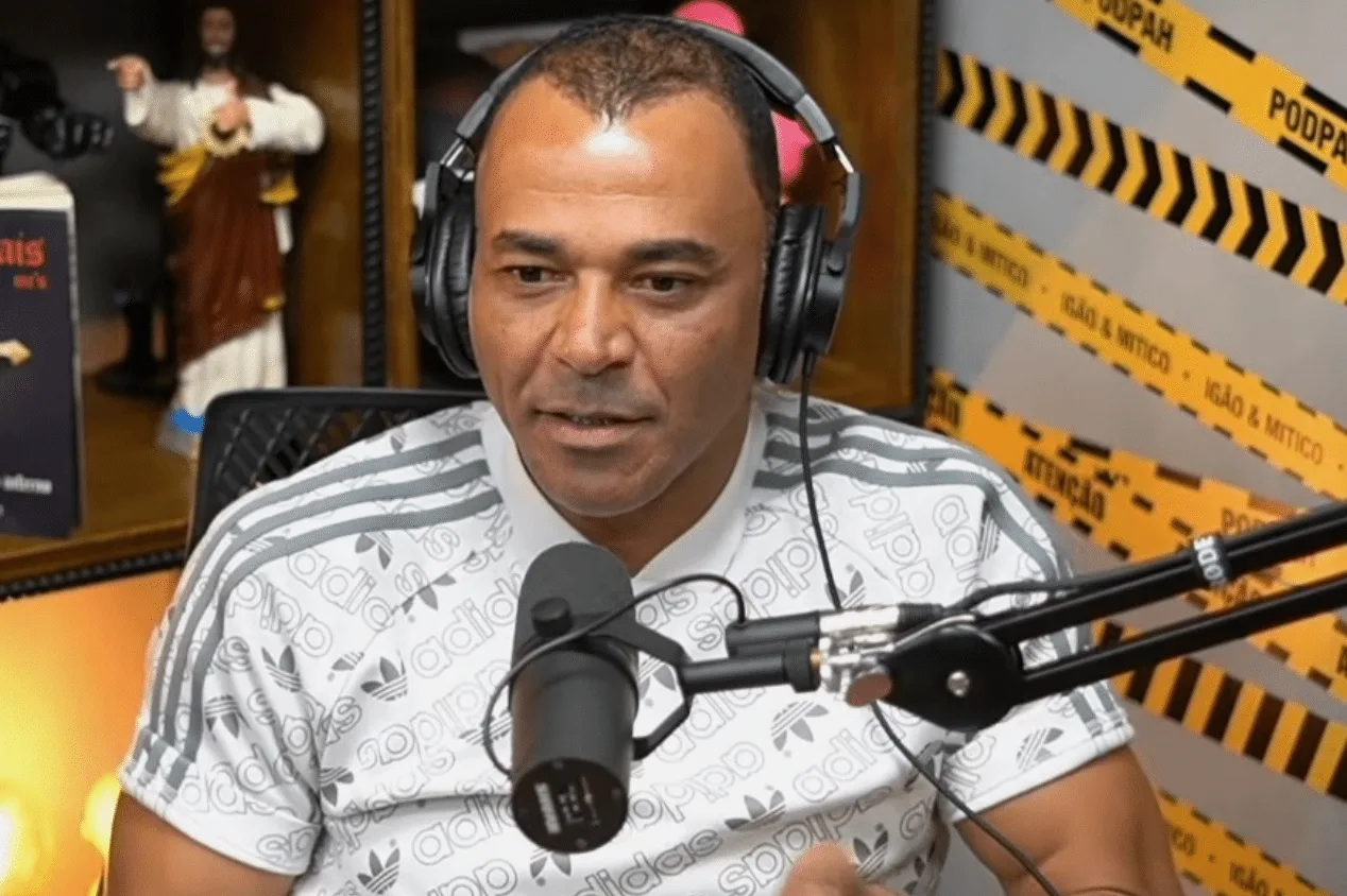 Cafu exalta treinador de time do Brasileirão Série A: “Um dos melhores do mundo”