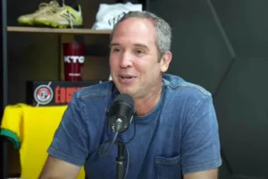 Caio Ribeiro relembra dia que foi goleiro do Flamengo em jogo do Brasileirão