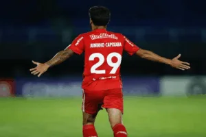 Flamengo sonha com Viña, mas também trabalha em outra frente para a lateral esquerda