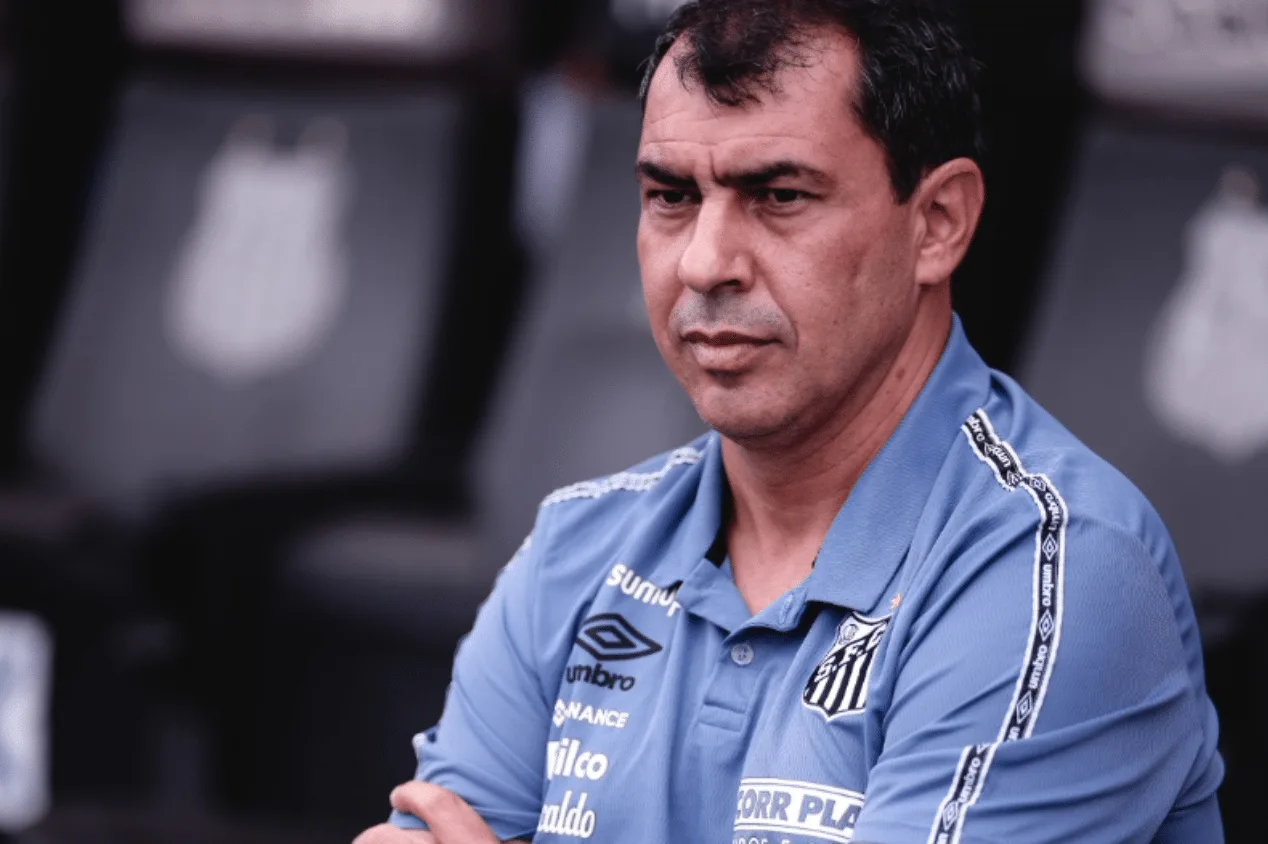 Carille ‘bate o martelo’ e responde proposta do Santos