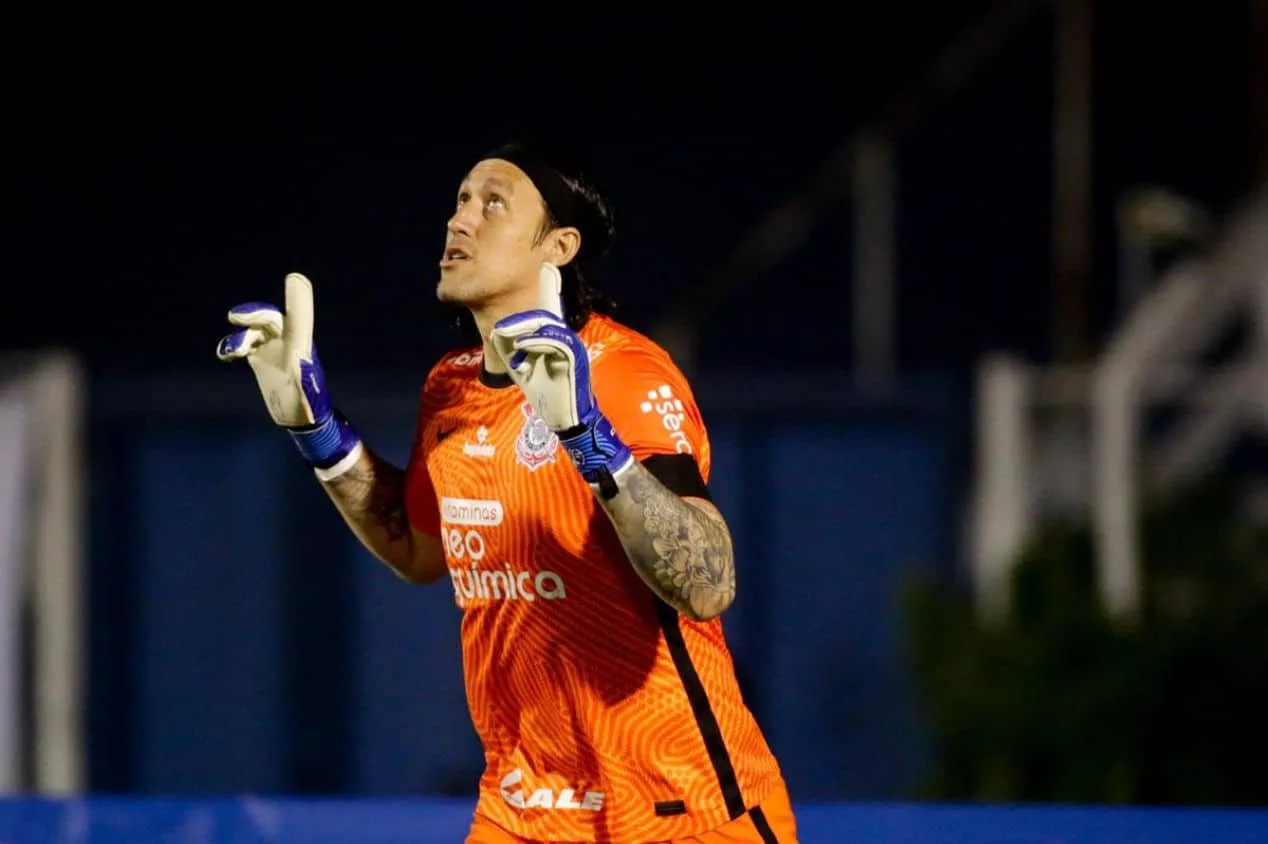 Sormani faz enquete e questiona possibilidade de Cássio no Santos; veja