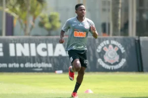 Santos encaminha contratação de Cazares, ex-Atlético-MG e Corinthians