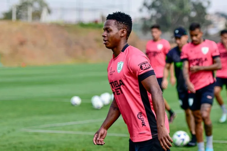 Santos se aproxima da contratação de Cazares, ex-Corinthians e Atlético-MG