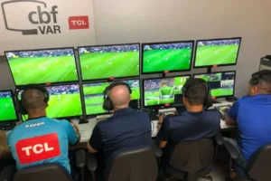 Brasileirão 2023 tem dois clubes empatados em ranking de mudanças do VAR; veja lista