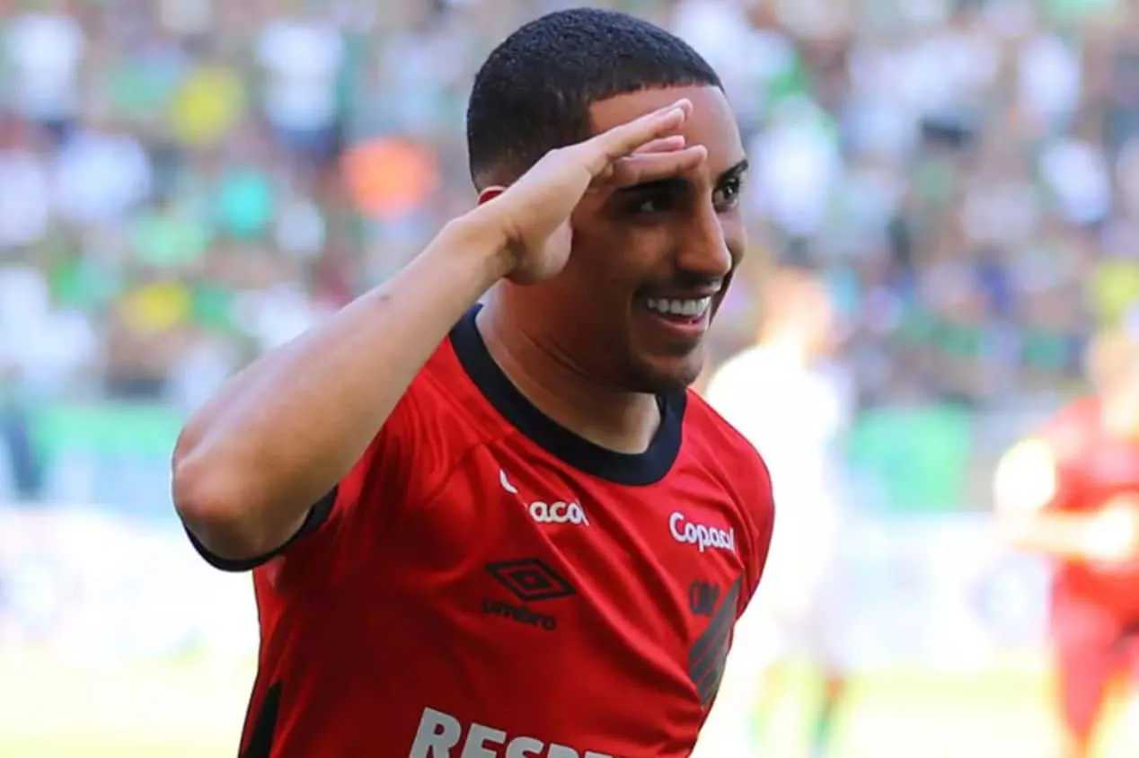 Corinthians monitora dupla de volantes que foi destaque no Brasileirão