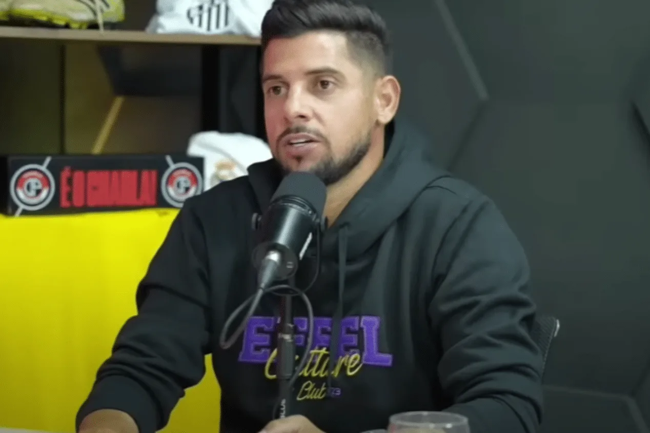 Cicinho se antecipa e crava campeão da Libertadores 2024