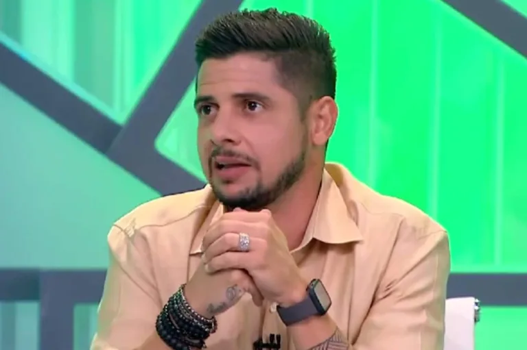 Cicinho tira sarro após cravar temporada de fracassos do Flamengo