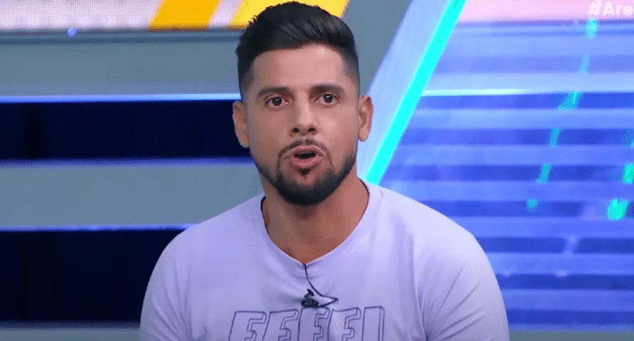 Cicinho ‘bate o martelo’ e crava último rebaixado no Brasileirão