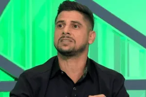 Cicinho exalta jogador de time do Brasileirão: “Craque da posição”