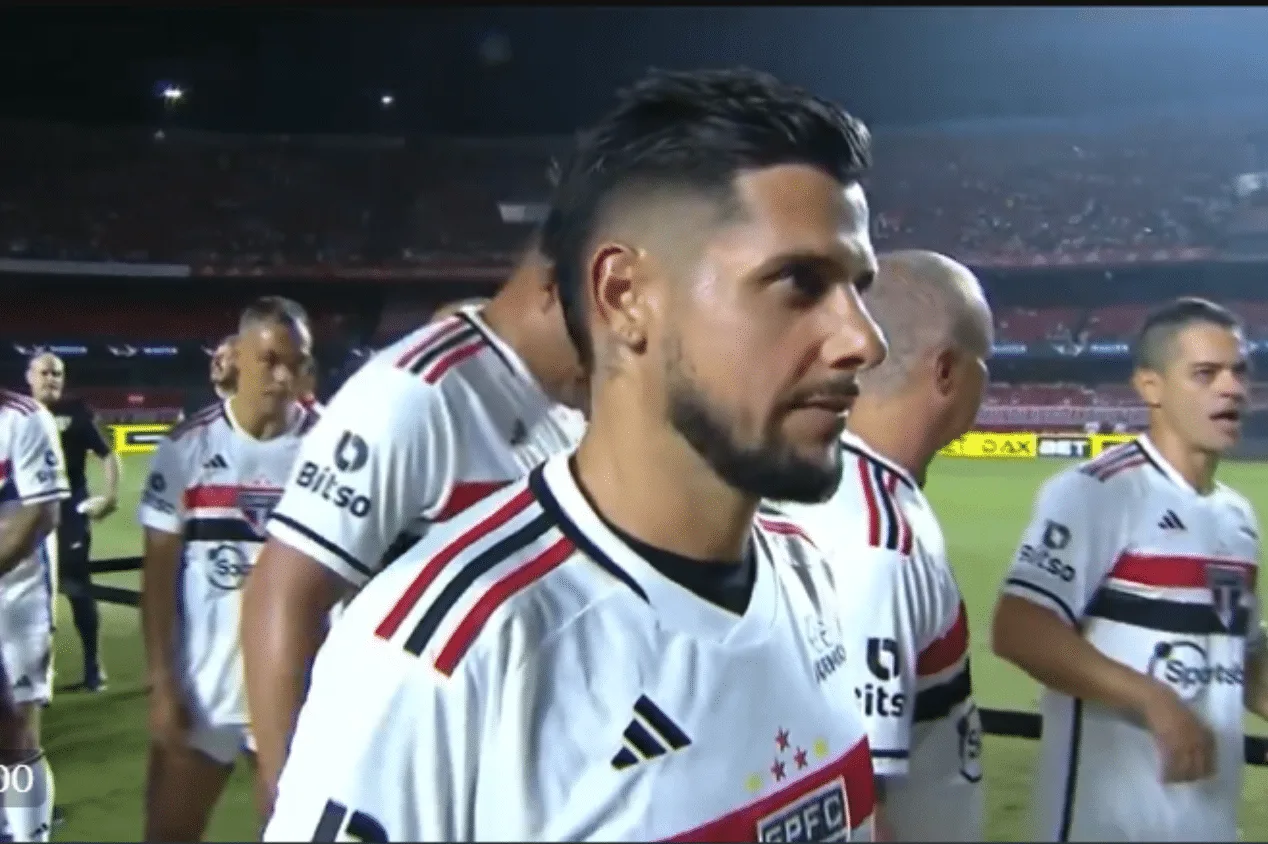 Cicinho provoca o Corinthians sobre Mundial e manda recado