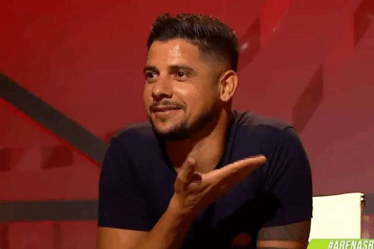 Cicinho crava melhor time do futebol brasileiro em 2023: “Não tem como”