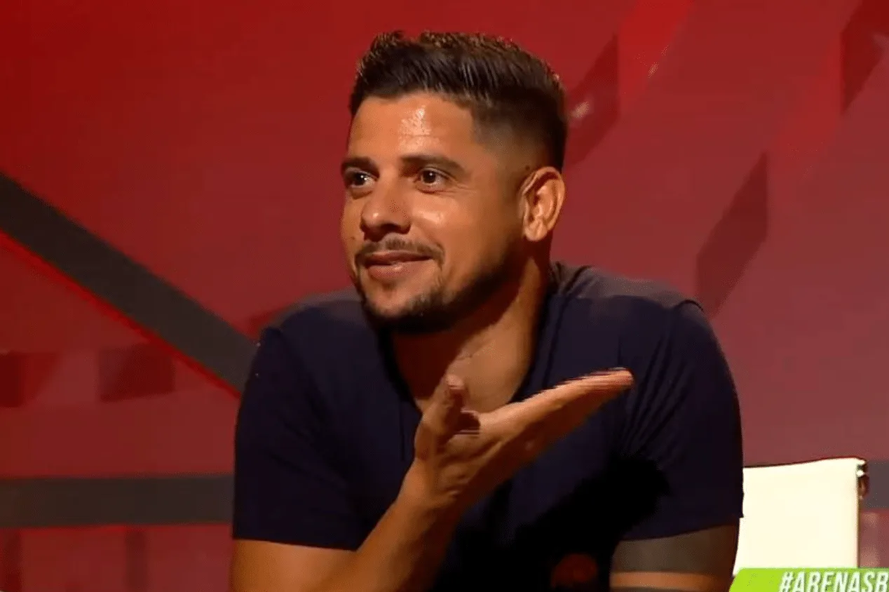 Cicinho crava melhor time do futebol brasileiro em 2023: “Não tem como”