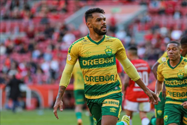 Presidente do Cuiabá admite que meia está muito perto do Corinthians