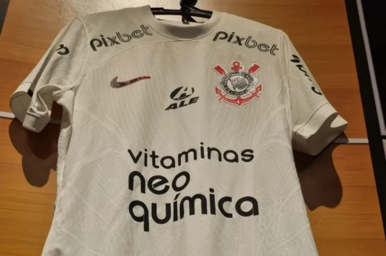 Corinthians pode receber até R$ 100 milhões por ano com patrocínio máster
