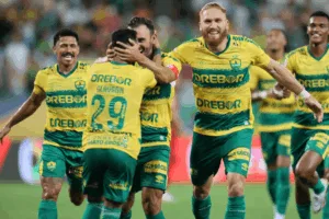 Cuiabá atropela Athletico-PR em despedida do Brasileirão