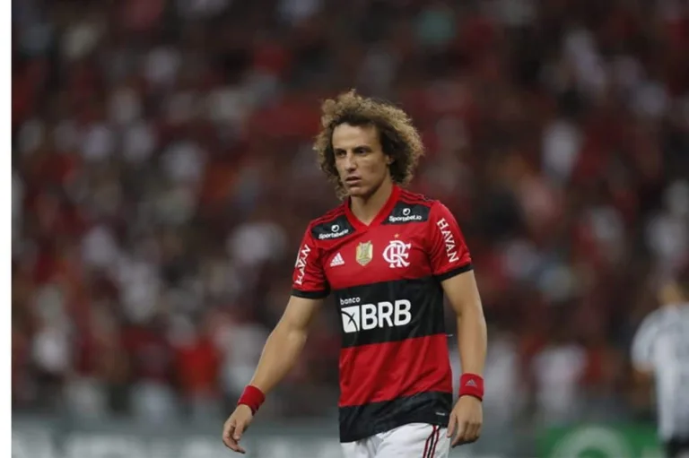 SPFC disputa com clube europeu zagueiro do Flamengo