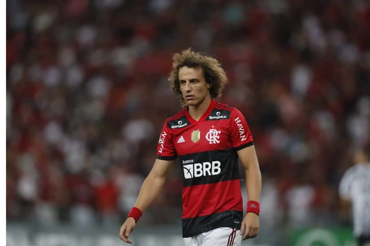 SPFC disputa com clube europeu zagueiro do Flamengo