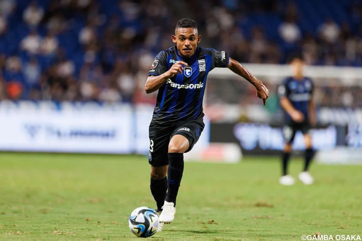 Dawhan comemora temporada artilheira e sucesso no Gamba Osaka