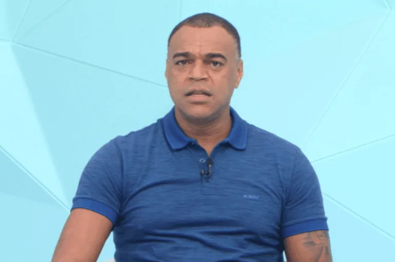 Denílson abre o jogo sobre Cavani substituir Suárez no Grêmio: “Eu acho”