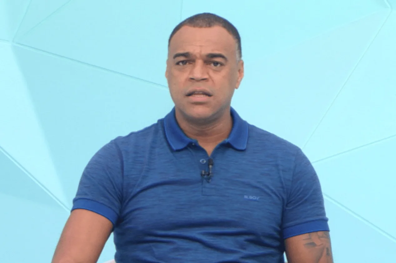 Denílson abre o jogo sobre Cavani substituir Suárez no Grêmio: “Eu acho”