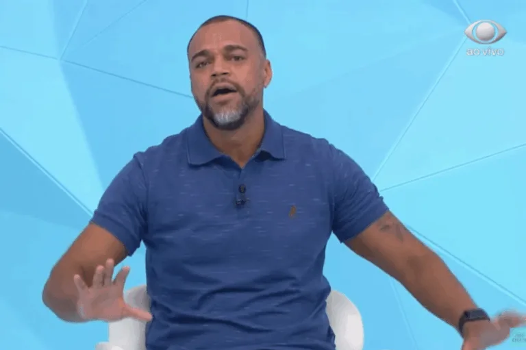 Denílson analisa possível contratação do Palmeiras : “É um valor muito alto”