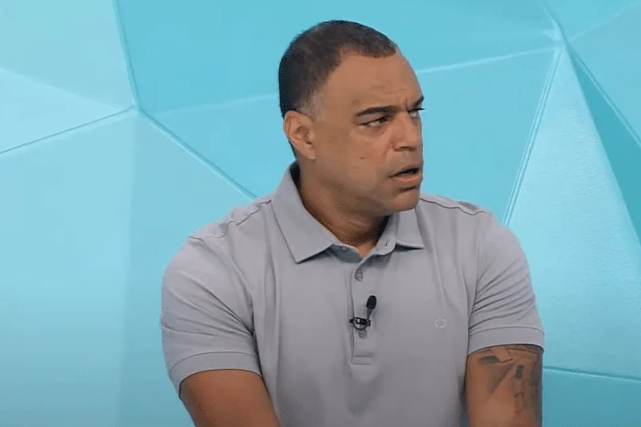 Denílson alerta sobre possível saída de Pedro no Flamengo