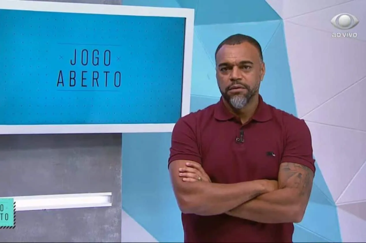 Denílson aponta time que “vai sofrer” no futebol brasileiro em 2024