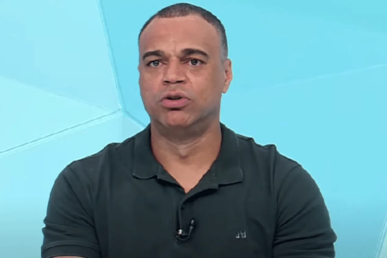 Denílson manda recado para rivais após notícia no Flamengo