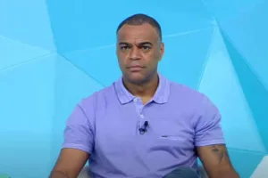 Denílson não pipoca e dá ‘ultimato’ sobre técnico da seleção: “Não faz sentido”